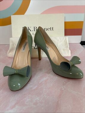 LK Bennett Mint Green Patent Leather Stylized Bow Pumps 38/7-7.5
